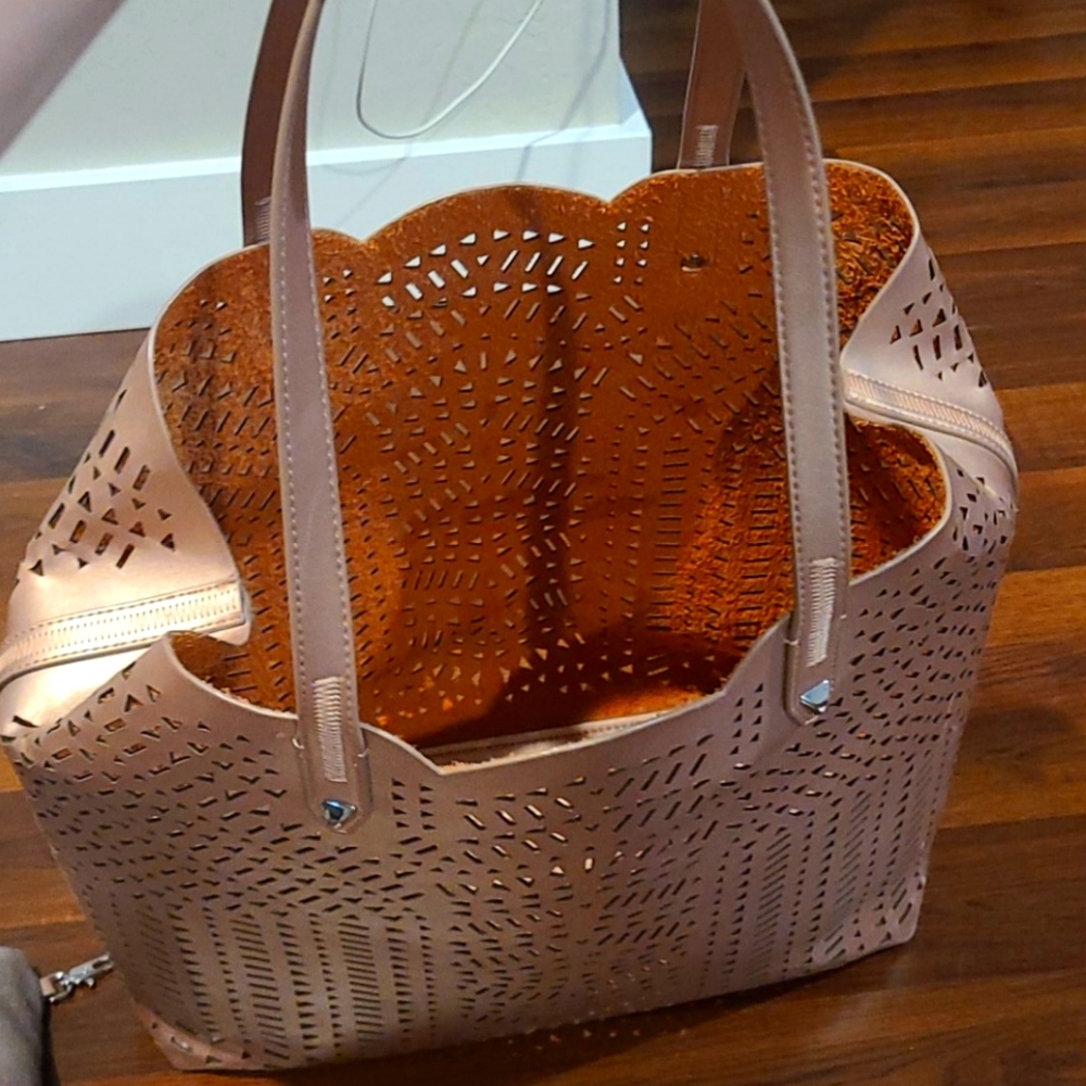 Versatile Tote - image 4